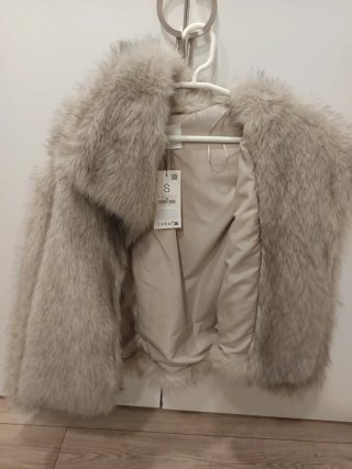 Abrigo pelo Stradivarius beige gris talla S