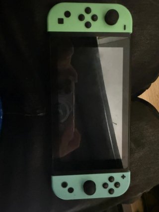 Nintendo Switch con joy-cons color verde y azul