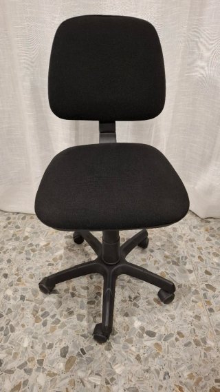 Silla de escritorio giratoria negra