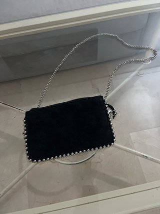 Bolso Zara Negro con Cadena Plateada