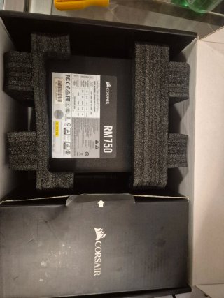 Alimentatore Corsair RM750