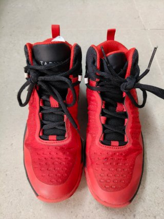 Zapatillas de Baloncesto Tarmak Rojas y Negras