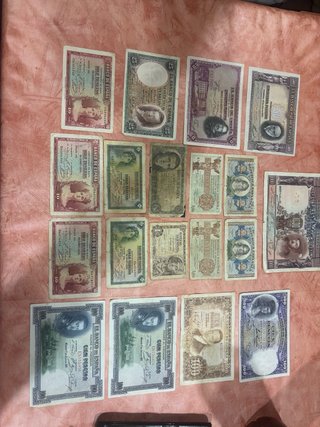 Colección de 17 Billetes Antiguos de Pesetas