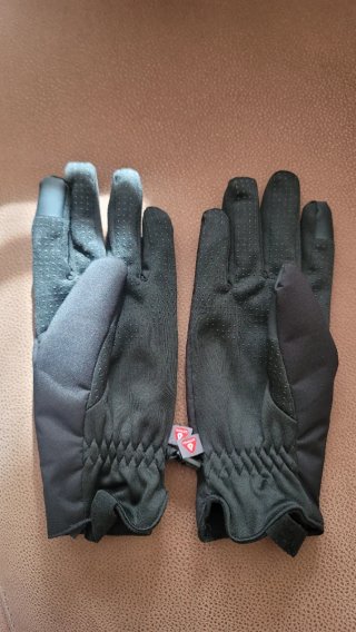 Guantes Oysho Primaloft Negros