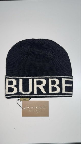 Gorro Burberry Negro y Blanco