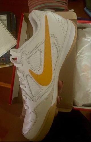 Zapatillas Nike Blancas y Amarillas Nuevas