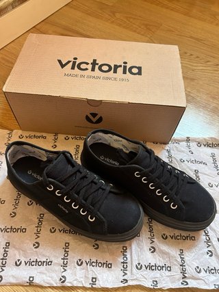 Zapatillas Victoria con plataforma negras