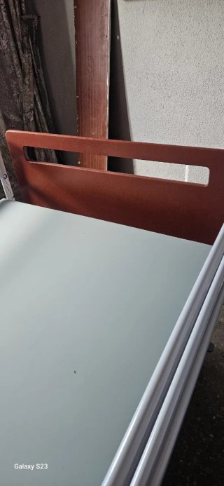 Cama Articulada con Cabecero de Madera