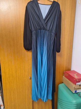 Vestido plisado degradado azul y negro