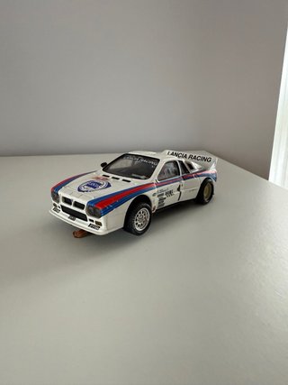 Coche Lancia 037 Martini Scalextric