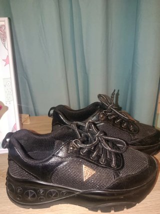 Zapatillas Guess Negras