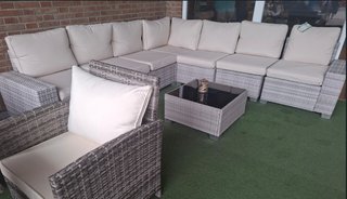 Rinconera de ratán con mesa de cristal Liquidación
