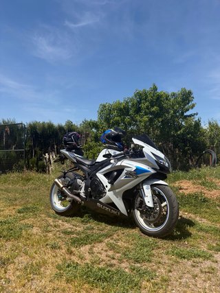 Suzuki GSXR 600 K8 sportbike