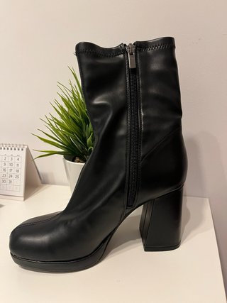 Botines Negros de Tacón