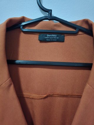 Blusa cruzada Bershka naranja talla M