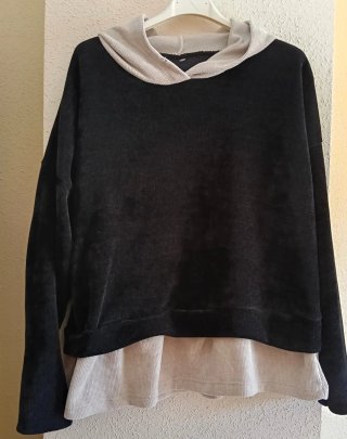 Sudadera con capucha bicolor