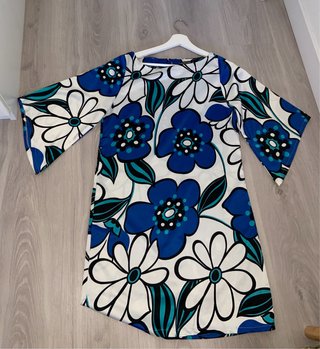 Vestido estampado flores azul y blanco