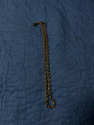 Cadena de acero dorada