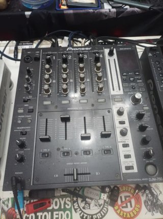 Tavola da mixaggio Pioneer DJM-750