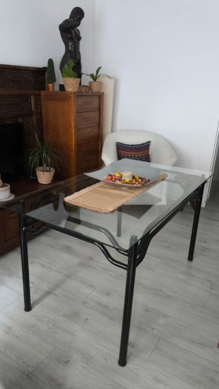 Mesa de cristal y metal negra