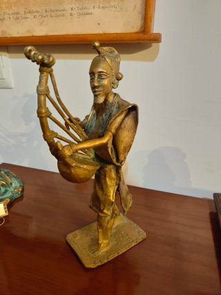 Figura de Músico en Bronce
