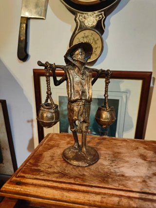 Figura de Bronce de Portador