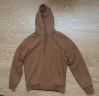 Sudadera con capucha marrón
