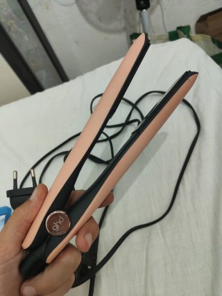 Planchas de pelo ghd rosa y negro