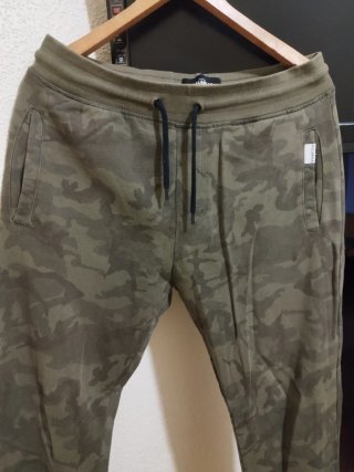 Pantalón de chándal camuflaje hombre