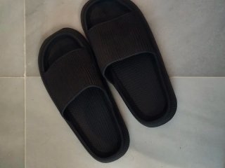 Chanclas negras tipo slides