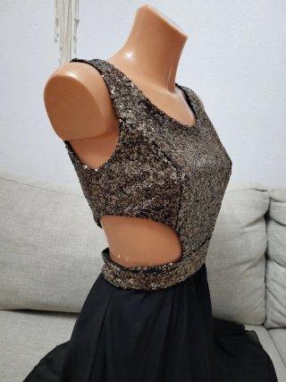 Vestido corto con lentejuelas dorado y negro