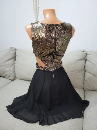 Vestido corto con lentejuelas dorado y negro
