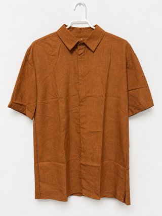 Camisa de manga corta color marrón