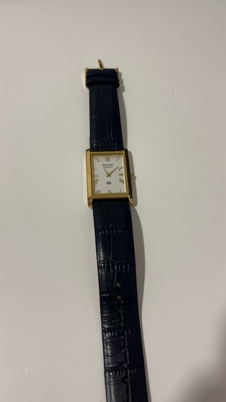 Reloj Seiko Quartz Rectangular Dorado