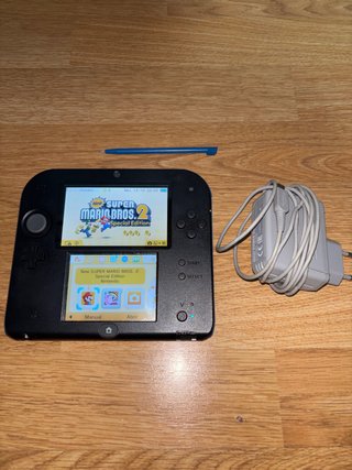 Nintendo 2DS Negra + Cargador y Lápiz