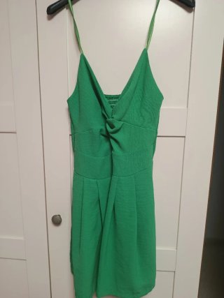 Mono verde con nudo