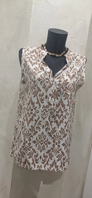 Blusa sin mangas estampada
