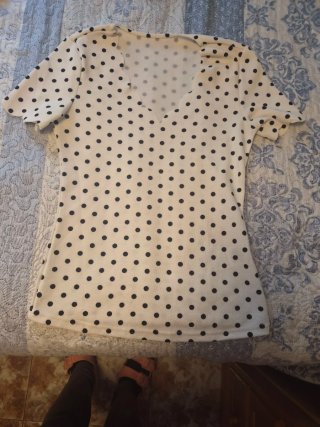 Varias prendas de mujer de ropa