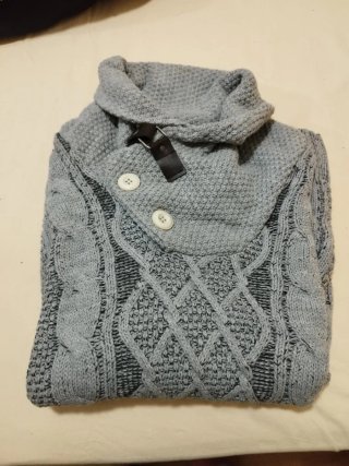 Jersey de hombre gris y negro