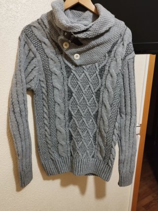 Jersey de hombre gris y negro