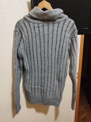 Jersey de hombre gris y negro
