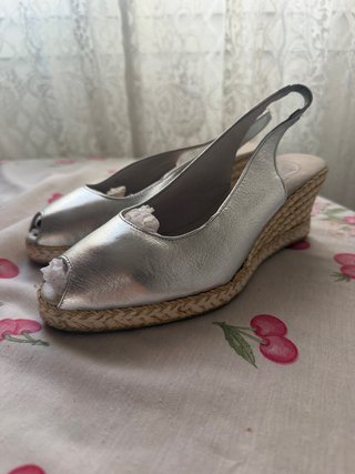 Sandalias de cuña plateadas
