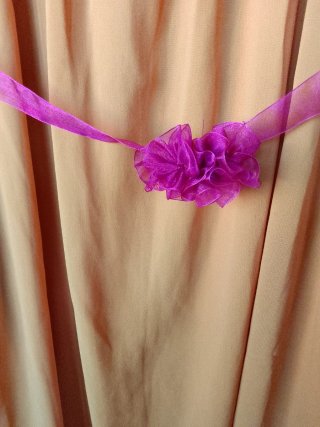 Vestido Largo Amarillo con Detalles Florales