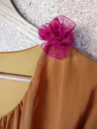 Vestido Largo Amarillo con Detalles Florales