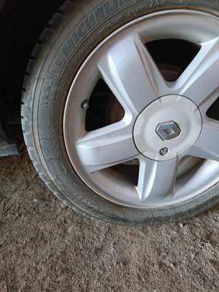Rueda Michelin + Llanta Renault Clio