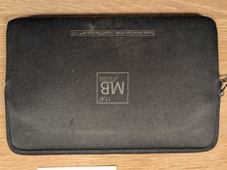 MacBook Air 11 (2010) + Cargador + Funda Tucano
