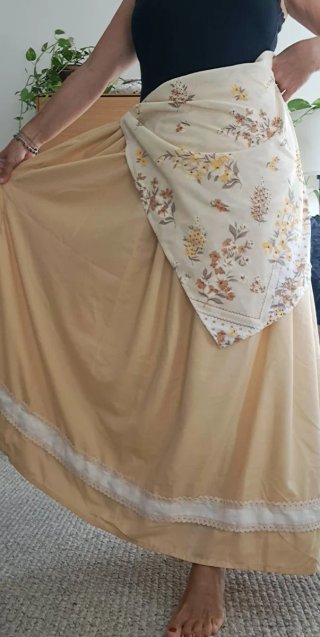 Falda 97cm y delantal vintage, casera, regional