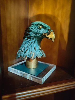 Escultura de Cabeza de Águila bronce
