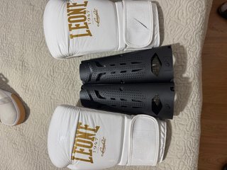 Guantes de Boxeo Leone 16oz y Secadores