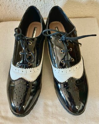 Zapatos Oxford charol mujer. Nuevos